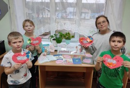 Мир согрет улыбкой мамы